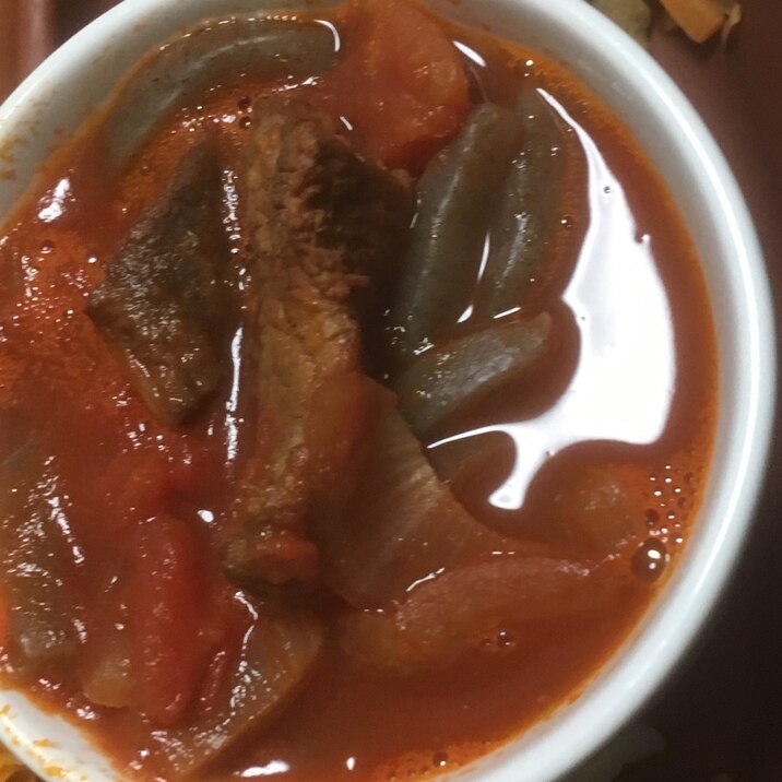 牛すじの赤ワイントマト煮込み